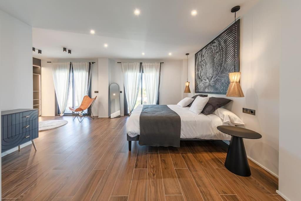 Villa Con Piscina Privada Gelves Eksteriør bilde