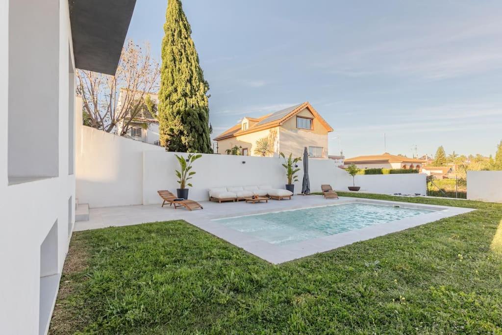 Villa Con Piscina Privada Gelves Eksteriør bilde